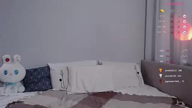 Discover our girls online shows and discover the company of countless livestreamers, with stunning shapes, sex toys and more.