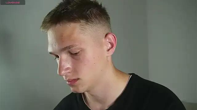 dustyn_fox on StripChat