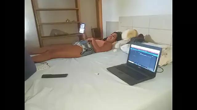 Discover our girls online shows and discover the company of countless livestreamers, with stunning shapes, sex toys and more.