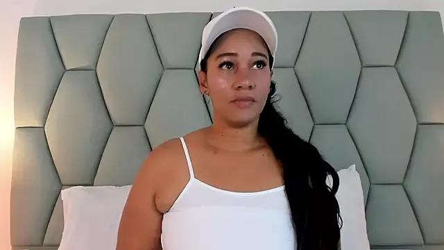 Discover our girls online shows and discover the company of countless livestreamers, with stunning shapes, sex toys and more.