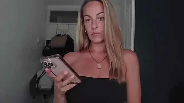 Edenfox- from StripChat