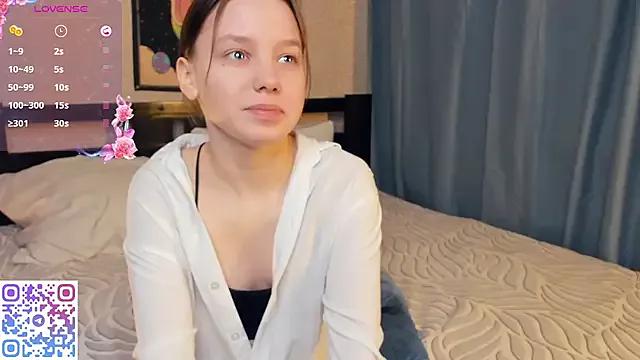 Discover our girls online shows and discover the company of countless livestreamers, with stunning shapes, sex toys and more.