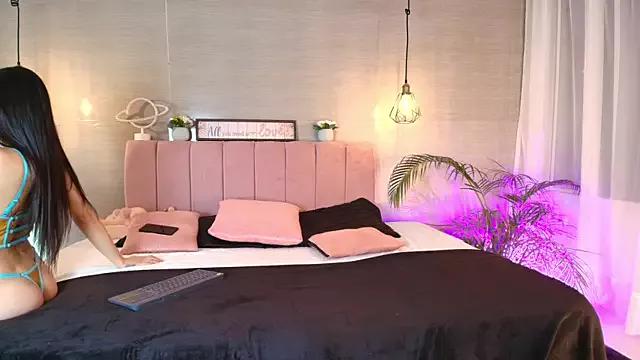 Discover our girls online shows and discover the company of countless livestreamers, with stunning shapes, sex toys and more.