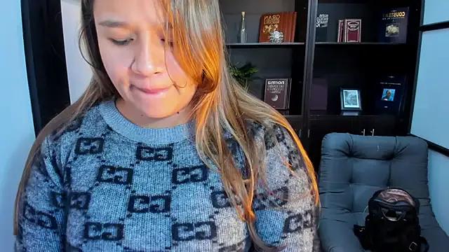 Discover our girls online shows and discover the company of countless livestreamers, with stunning shapes, sex toys and more.