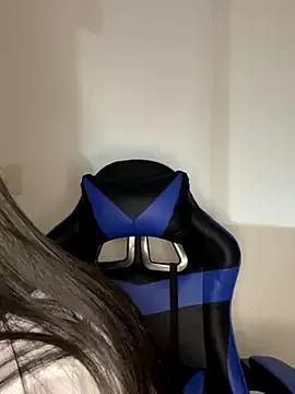 Discover our girls online shows and discover the company of countless livestreamers, with stunning shapes, sex toys and more.