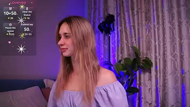 Discover our girls online shows and discover the company of countless livestreamers, with stunning shapes, sex toys and more.
