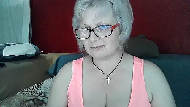Discover our girls online shows and discover the company of countless livestreamers, with stunning shapes, sex toys and more.