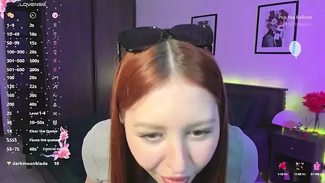 EleanorePeach from StripChat
