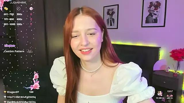 EleanorePeach from StripChat