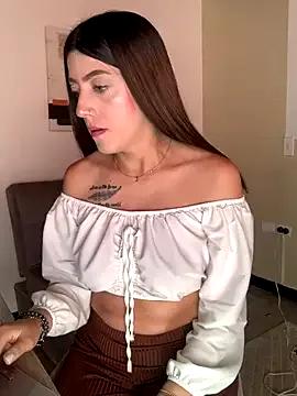 Discover our girls online shows and discover the company of countless livestreamers, with stunning shapes, sex toys and more.