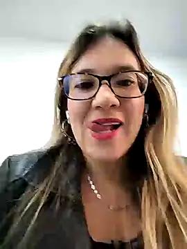 ELEKTRA_LUXURY from StripChat