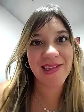 ELEKTRA_LUXURY from StripChat