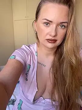 ElenaRebelle from StripChat