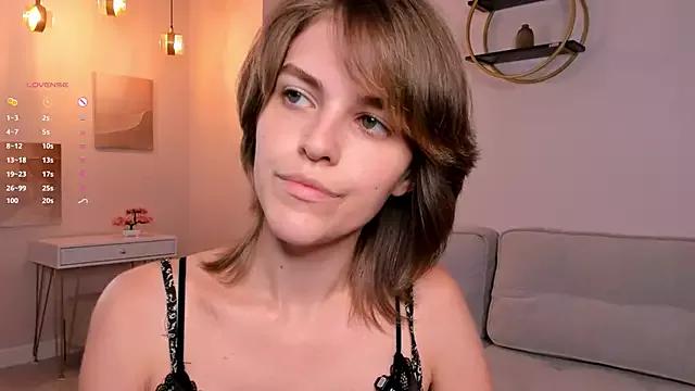 Discover our girls online shows and discover the company of countless livestreamers, with stunning shapes, sex toys and more.