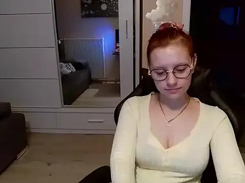 ElianaGold from StripChat is Freechat