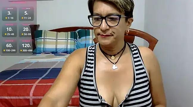 Discover our girls online shows and discover the company of countless livestreamers, with stunning shapes, sex toys and more.