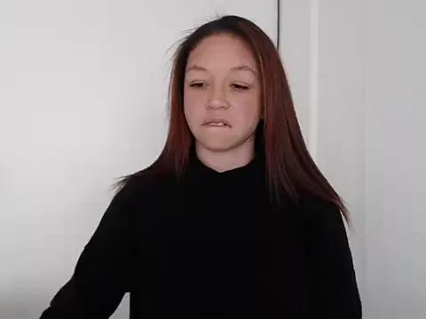 Discover our girls online shows and discover the company of countless livestreamers, with stunning shapes, sex toys and more.