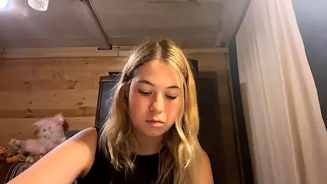 ElisabettVencee from StripChat is Freechat