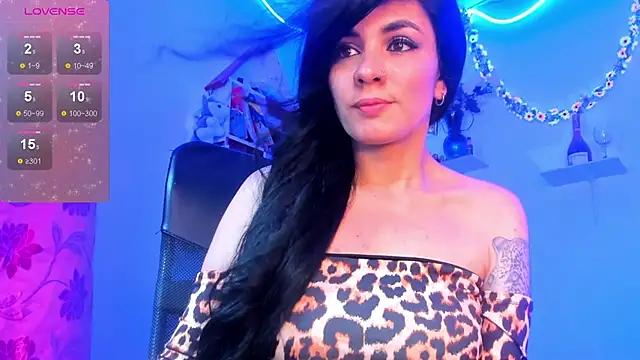 Discover our girls online shows and discover the company of countless livestreamers, with stunning shapes, sex toys and more.