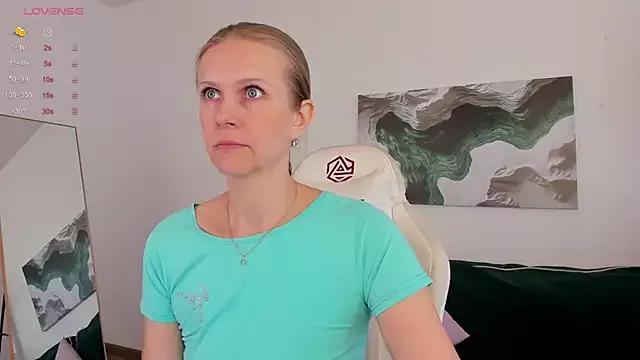 Eliza_Wilsoon from StripChat is Freechat