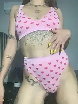 Discover our girls online shows and discover the company of countless livestreamers, with stunning shapes, sex toys and more.
