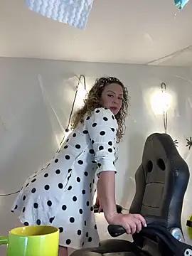 Discover our girls online shows and discover the company of countless livestreamers, with stunning shapes, sex toys and more.