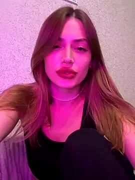 Discover our girls online shows and discover the company of countless livestreamers, with stunning shapes, sex toys and more.