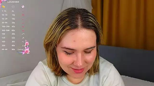 Discover our girls online shows and discover the company of countless livestreamers, with stunning shapes, sex toys and more.