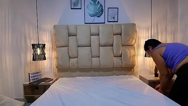 Discover our girls online shows and discover the company of countless livestreamers, with stunning shapes, sex toys and more.