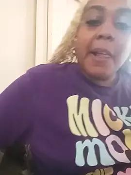 ELLA_KELLY from StripChat