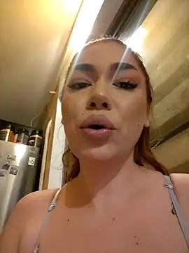 Discover our girls online shows and discover the company of countless livestreamers, with stunning shapes, sex toys and more.