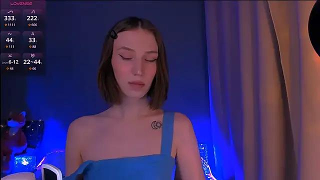 ellaamber from StripChat