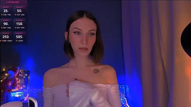 ellaamber from StripChat