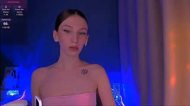 ellaamber from StripChat