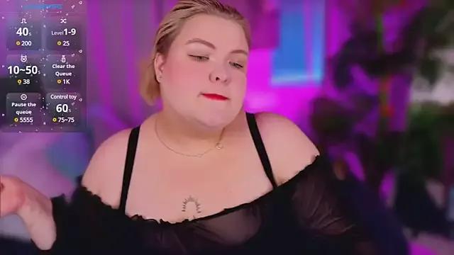 Discover our girls online shows and discover the company of countless livestreamers, with stunning shapes, sex toys and more.