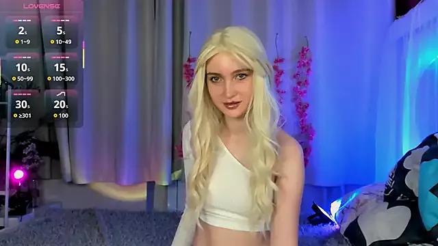 EllaBloom from StripChat