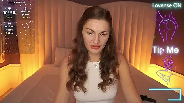 Discover our girls online shows and discover the company of countless livestreamers, with stunning shapes, sex toys and more.