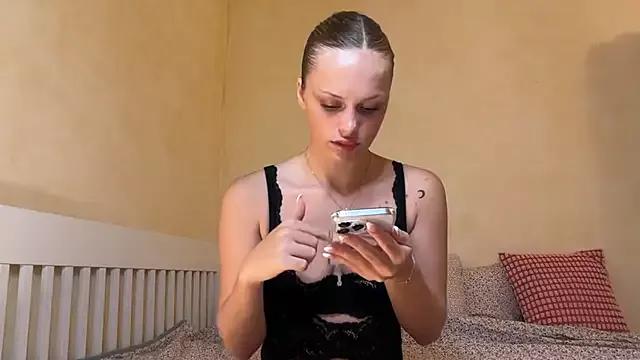 Ellakalinin00 from StripChat