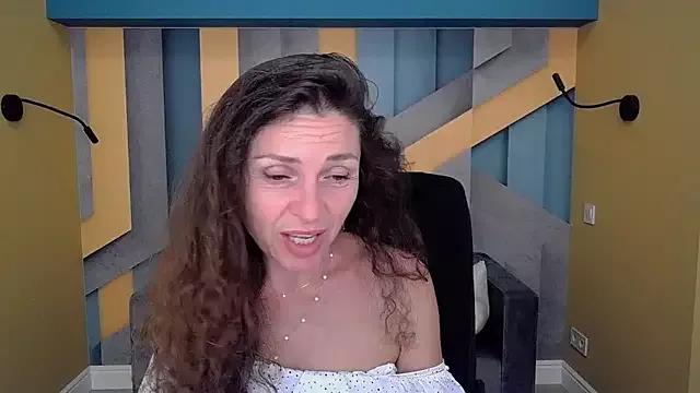 EllaLong from StripChat