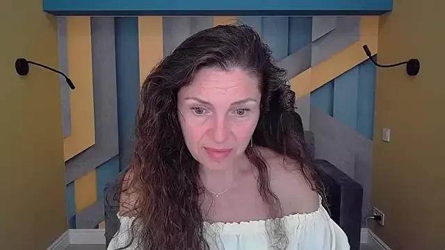 EllaLong from StripChat