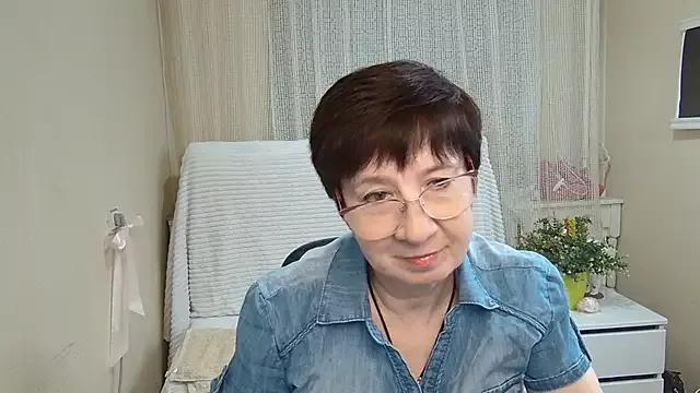 EllaPork from StripChat