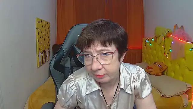 EllaPork from StripChat