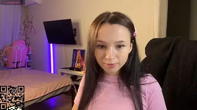 EllaSimonss from StripChat