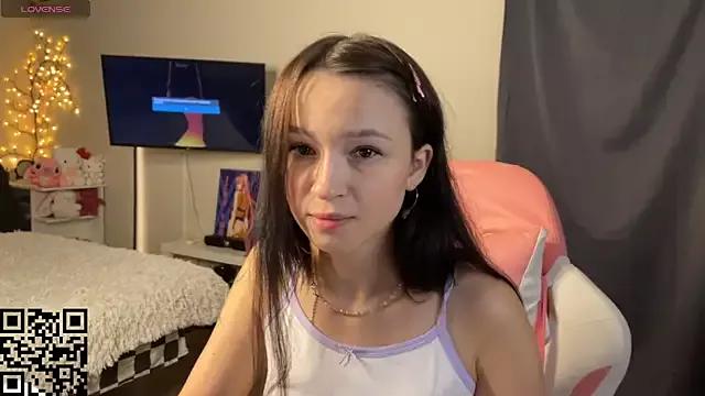 EllaSimonss from StripChat is Freechat