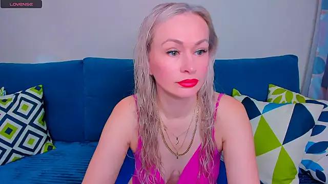 EllenMoore from StripChat