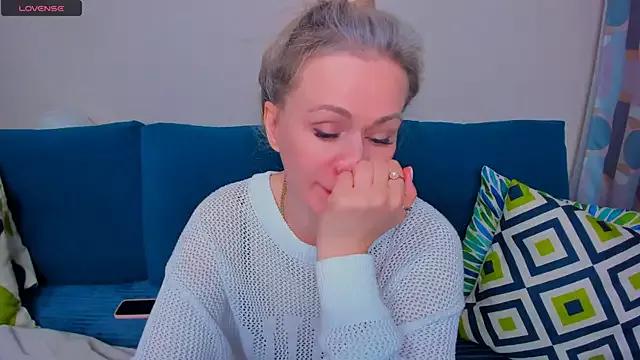 EllenMoore from StripChat