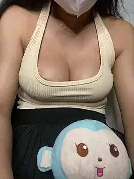 Discover our girls online shows and discover the company of countless livestreamers, with stunning shapes, sex toys and more.