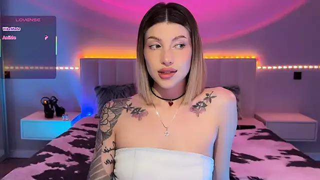 ellie_miu from StripChat