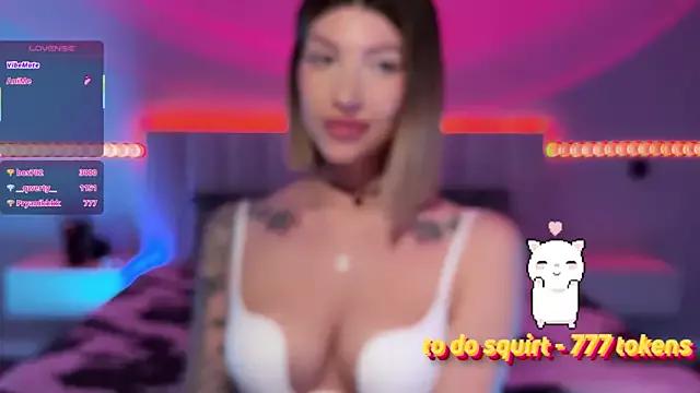 ellie_miu from StripChat