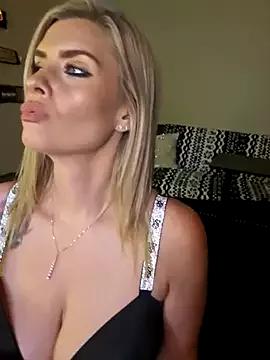ellieconradxo from StripChat is Freechat